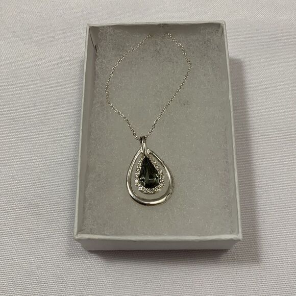 Avon silvertone teardrop necklace with rhinestones & gray topaz - Picture 6 of 6